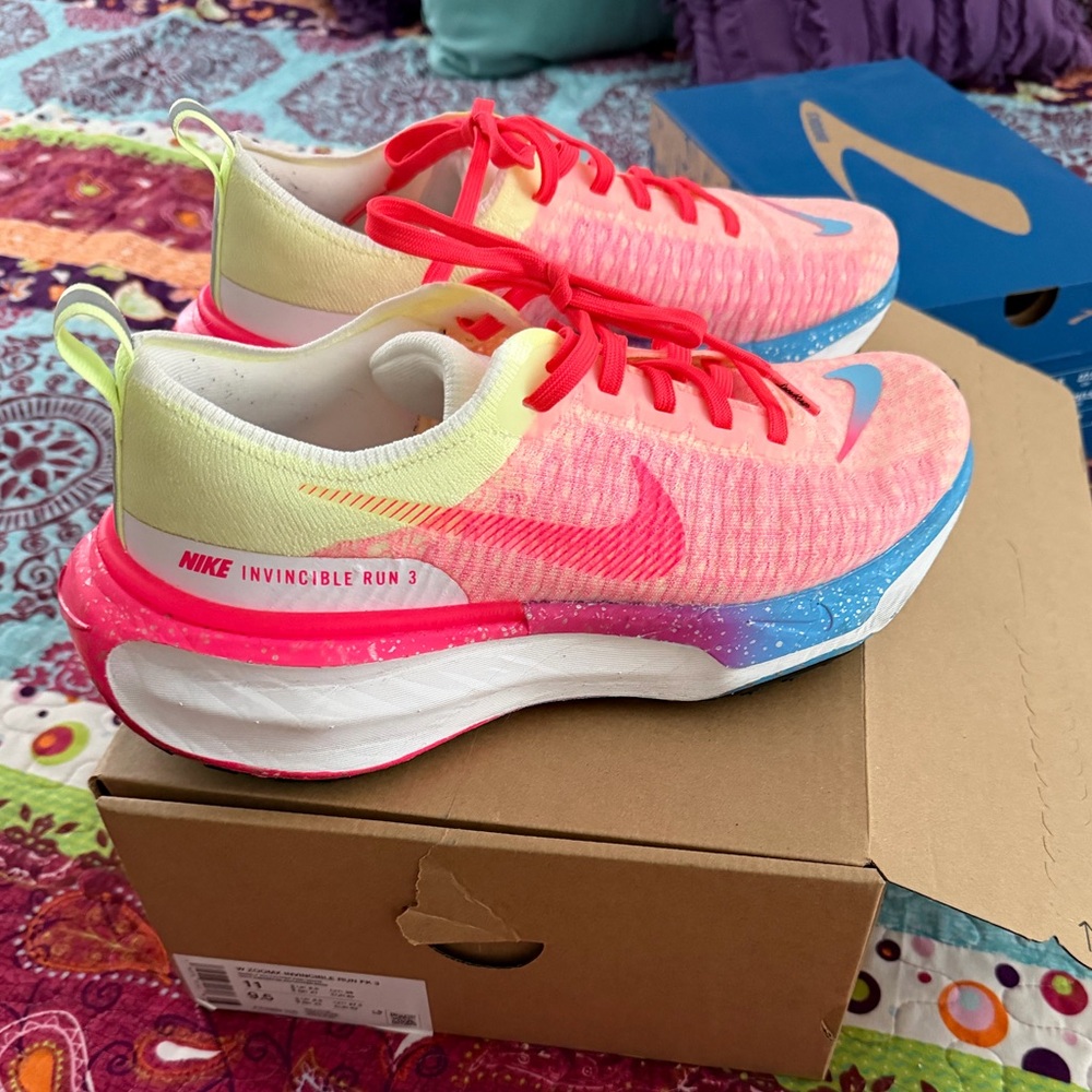 Nike Invincible Run 3 in Pink and Blue